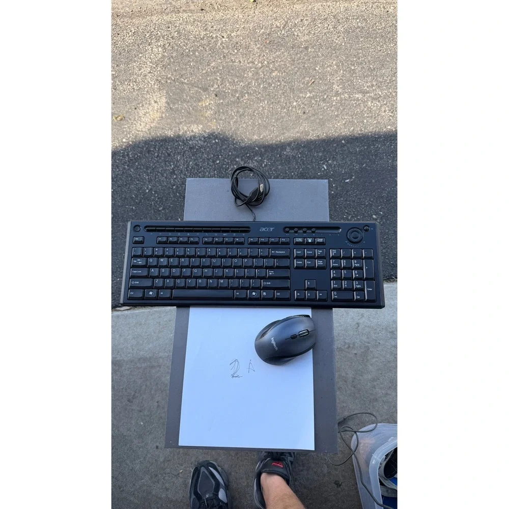 Acer Wired Multimedia Keyboard with Volume Dial and Logitech Wireless Mouse Bund